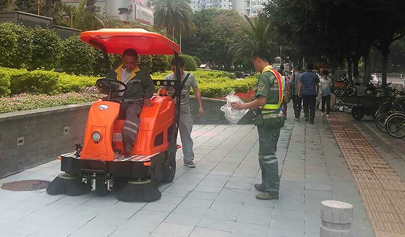 电动扫地车