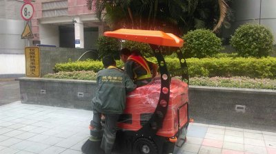 驾驶式道路清扫车报价多少？